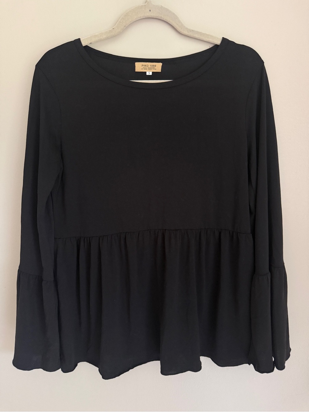 NWOT Piko 1988 Black Long-Sleeve Peplum Blouse, size small